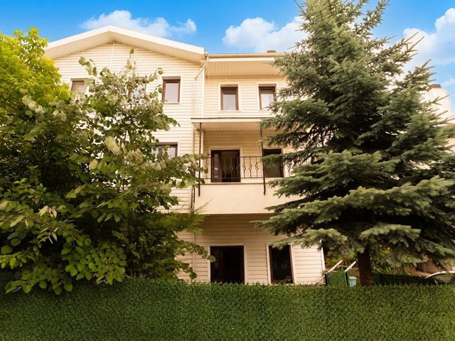 DODURGA'DA SITE İÇERISINDE 5+2 SATILIK VILLA / REMAX ENBATI