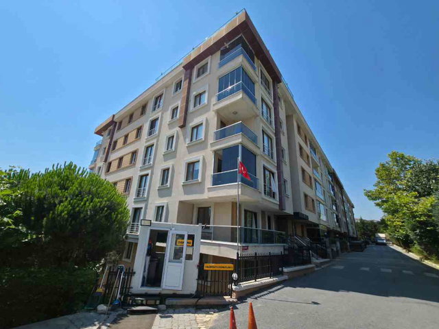 BÜYÜKÇEKMECE PINARTEPE'DE SİTE İÇERİSİNDE SATILIK 3+1 BAHÇE KATI