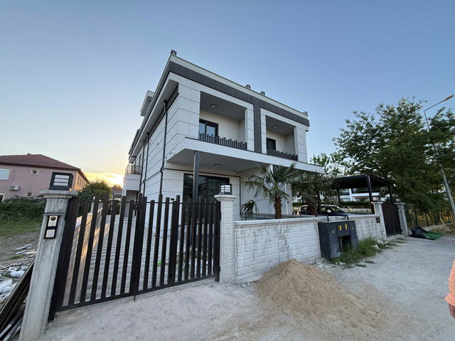 REMAX SOFT BARIŞ BAŞOL'DAN SERDİVAN YAZLIK'TA TRIPLEX VİLLA