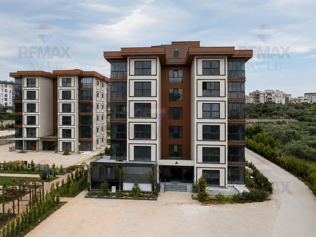 REMAX AVLUDAN ELİT YAŞAMIN YENİ SİMGESİ KUYULUKTA KİRALIK 4+1