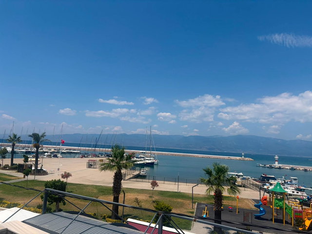BURHANİYE İSKELEDE DENİZE SIFIR TERASLI SATILIK 3+1 DAİRE