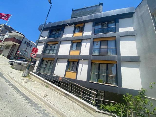 REMAXABC ÜSKÜDAR KISIKLI 'DA 2.5+1 SATILIK EBEVEYN BANYOLU DAIRE