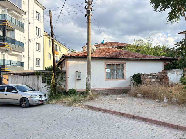 BAĞLARBAŞI MAH.DAİRE GETİRİLİ 3+1 MÜSTAKİL EV
