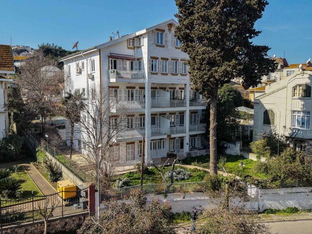 BÜYÜKADA'DA HAVUZLU BUTİK BİNADA DENİZ MANZARALI 3+1 DUBLEKS