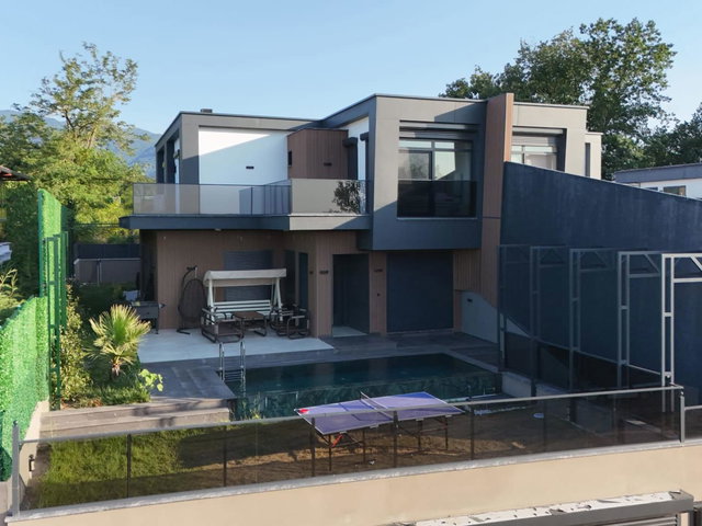KARTEPE SARIMEŞEDE MÜSTAKIL HAVUZLU 6+1 ULTRA LÜKS EŞYALI VILLA