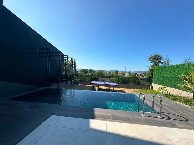 KARTEPE SARIMEŞEDE MÜSTAKIL HAVUZLU 6+1 ULTRA LÜKS EŞYALI VILLA