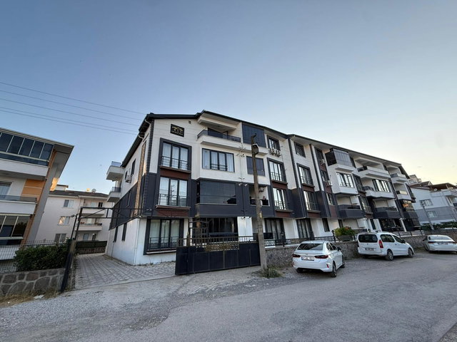 GÖLCÜK ÇİFTLİK’TE 2022 YAPIMI 3+1 | 120 M² NET | 3 CEPHELİ | BALKONLU KİRALIK DAİRE