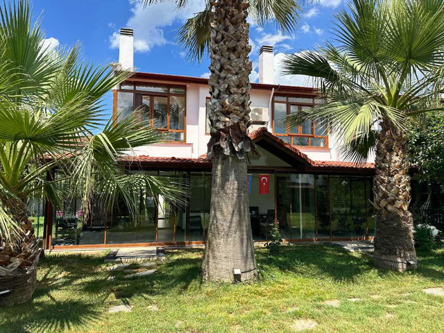 YALOVA ELMAKENT SİTESİNDE YENİLENMİŞ 6+1 320M2 ÖZEL VİLLA