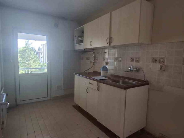İZMİT YAHYAKAPTAN B-15 'TE ARAKAT 3+1 SATILIK DAİRE