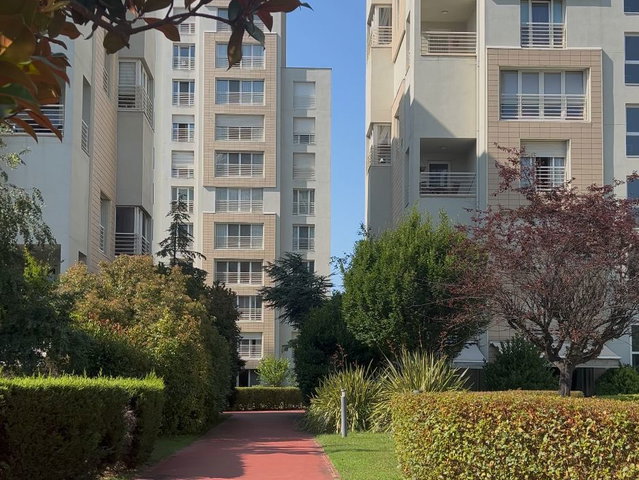 ATAŞEHIR MAVISU'DA HAVUZ MANZARALI SATILIK 4+1 DUBLEKS DAIRE