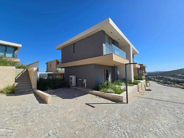MILAS BOĞAZIÇINDE SATILIK ÖZEL HAVUZLU VILLA