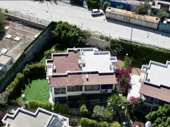 BODRUM GÜNDOĞAN'DA DENİZE YAKIN SİTEDE MÜSTAKİL BAHÇELİ 2+1 EŞYALI DAİRE
