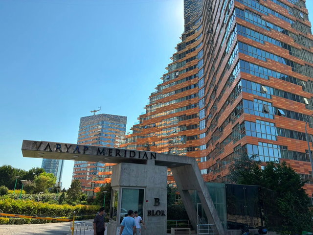 FINANS MERKEZİ ‘NE KOMŞU VARYAP MERIDIAN EŞYALI KİRALIK 2+1 DAİRE