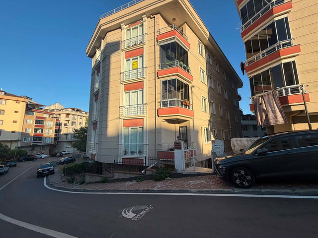 REMAX ASHILL ÇEKMEKÖY MERKEZ MAHALLESI SATILIK 2+1 DAIRE