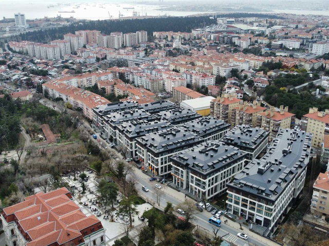 REMAX KONSEPT VALİDEBAĞ KONAKLARI PEYZAJ CEPHE ÖNÜ AÇIK 1+1