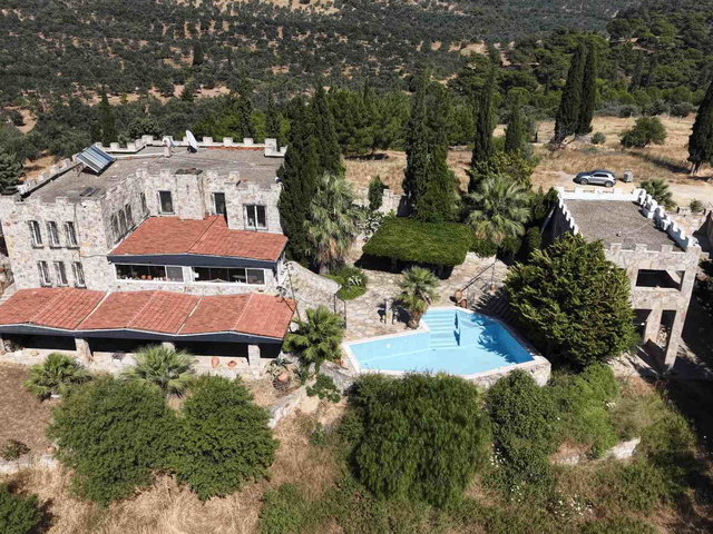 AYVALIK KARAAĞAÇ'TA SATILIK PRESTİJLİ MALİKANE