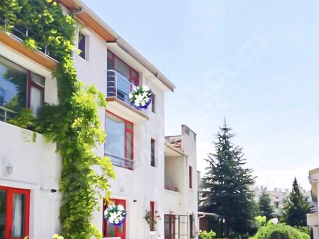 ANKARA YENİMAHALLE’DE SİTE İÇİNDE 4+1 BAHÇE KATI VİLLA | 155 M² NET | BOŞ & EŞYASIZ