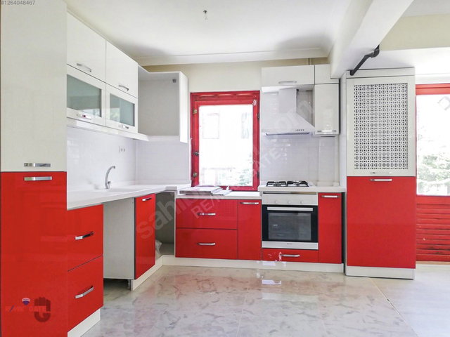 ANKARA YENİMAHALLE’DE SİTE İÇİNDE 4+1 BAHÇE KATI VİLLA | 155 M² NET | BOŞ & EŞYASIZ