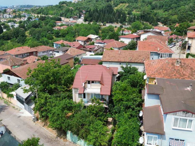 İZMIT GÜNDOĞDU’DA 300 M² ARSA İÇINDE 5+2 SATILIK MÜSTAKİL EV