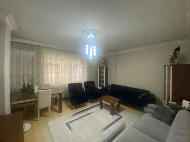 SULTANMURAT CADDESİNE YAKIN FIRSAT 2+1 TEMİZ DAİRE