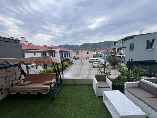 İYTE VE ULAŞIMA YAKIN GÜLBAHÇE KÖY MERKEZI'NDE BAHÇE TERASLI 1+1