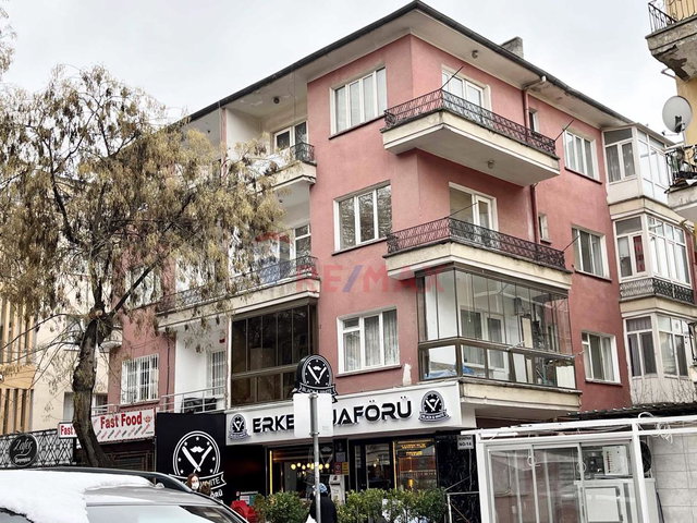 CEBECİ MAHMUT ESAT BOZKURT CADDESİ'NDE ARA KAT ÖN CEPHE FERAH KİRALIK 2+1 DAİRE