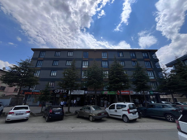REMAXDEM'DEN ÇARŞI MERKEZDE EŞYALI KİRALIK 1+1 DAİRE