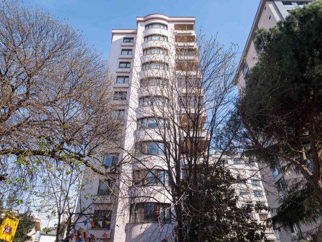SELAMİÇEŞME'DE 200 M2 NET 4+1 ŞIK KIRALIK DAIRE