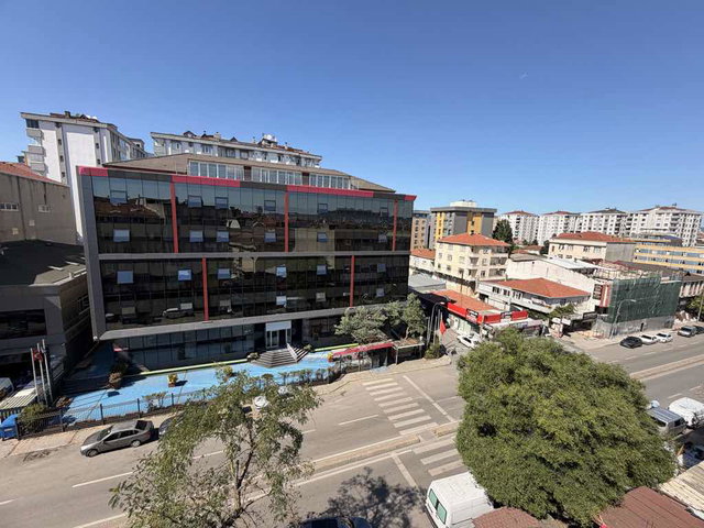 ÜMRANİYE’DE ALEMDAĞ CADDESİ'NDE METROYA YÜRÜME MESAFESİNDE EN ÜST KAT 3+1