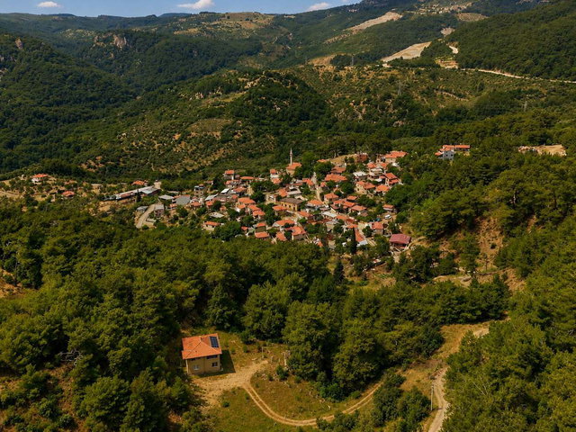 ÇANAKKALE AYVACIK NUSRATLI’DA 5.510 M2 ARSA İÇERİSİNDE SATILIK FIRSAT MÜSTAKİL EV
