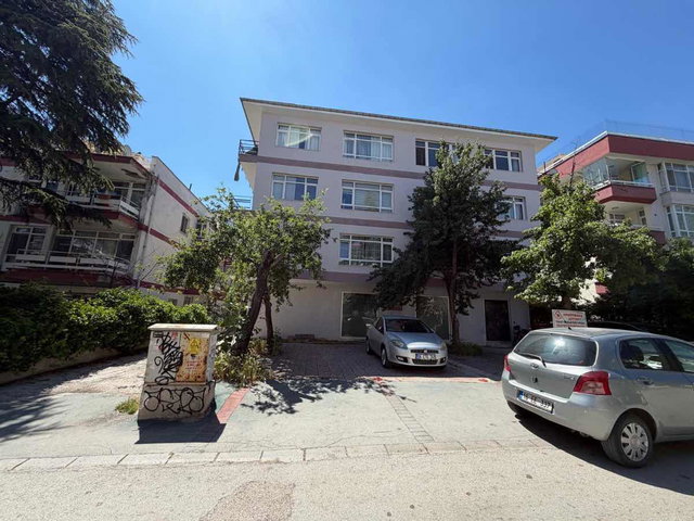 AYRANCI CİNNAH CADDESİNE YAKIN BOŞ KİRALIK 3+1 DAİRE