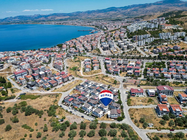 DİKİLİ GAZİPAŞA MAHALLESİ SARDUNYA SİTESİ'NDE SATILIK 4+1 VİLLA