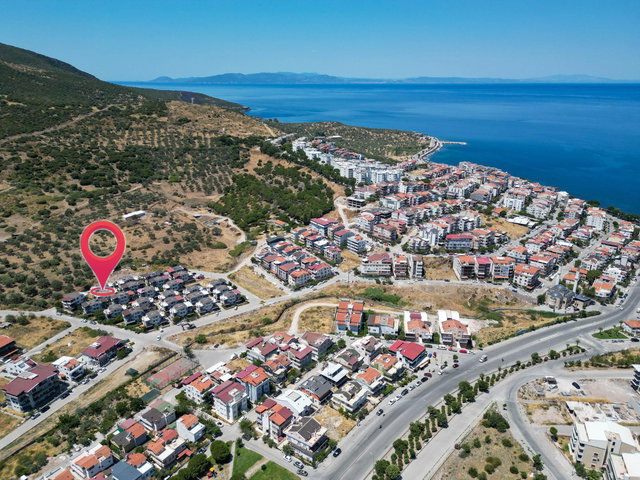 DİKİLİ GAZİPAŞA MAHALLESİ SARDUNYA SİTESİ'NDE SATILIK 4+1 VİLLA