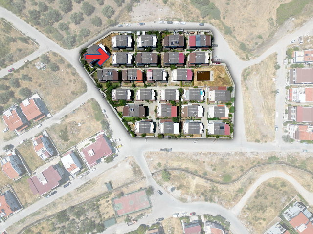 DİKİLİ GAZİPAŞA MAHALLESİ SARDUNYA SİTESİ'NDE SATILIK 4+1 VİLLA