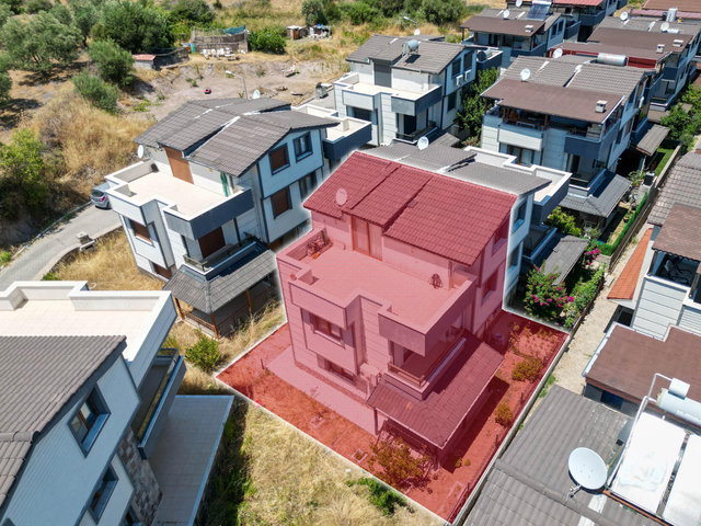 DİKİLİ GAZİPAŞA MAHALLESİ SARDUNYA SİTESİ'NDE SATILIK 4+1 VİLLA
