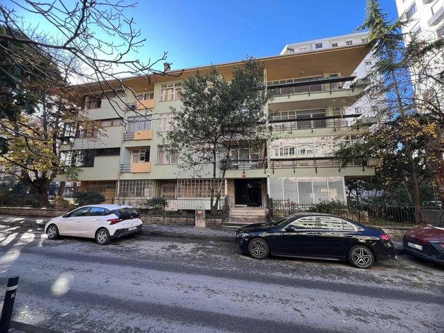 ERENKÖY KÖŞE BİNADA, YÜKSEK ARSA PAYLI, 165 M², 3+1 DAİRE...
