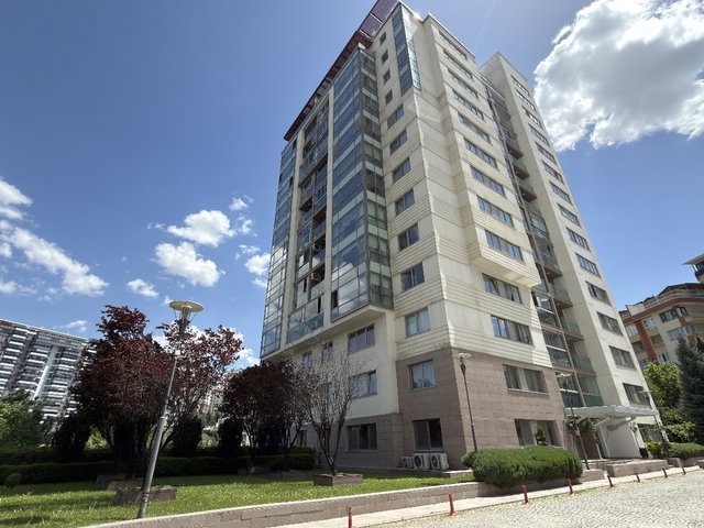 PARK VADİ EVLERİ SİTESİNDE E BLOKTA BOŞ SATILIK 3+1 DAİRE