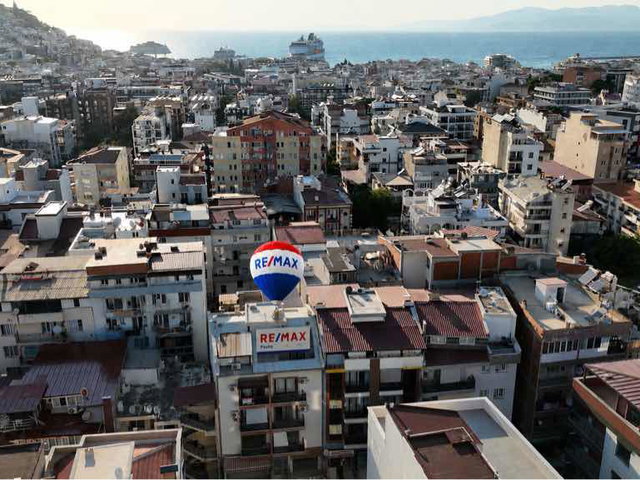 KUŞADASI ŞEHİR MERKEZİNDE EBEVEYN BANYOLU 3+1 ÇATI DUBLEKS DAİRE