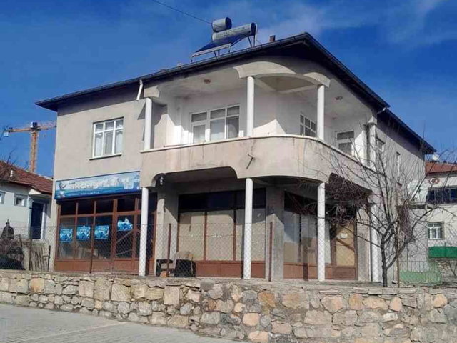ÇEKEREK BAĞLARBAŞI’NDA 584 M² ARSA İÇİNDE 3+1 MÜSTAKİL 2 KATLI ALTI DÜKKAN EV