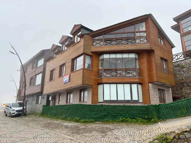 KULAKKAYA ANA CADDE ÜZERI 2 DAIRE BIRLIKTE EŞYALI KAT MÜLKIYETLI