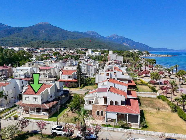 GÜZELÇAMLI YENİKUM SAHİL SİTESİ’NDE DENIZ MANZARALI BAKIMLI 3+1 SATILIK VİLLA!