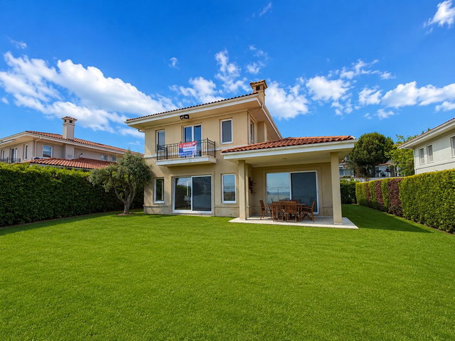 REMAX ASHİLL BEYLİKDÜZÜ YAKUPLU KİRALIK 5+ 1