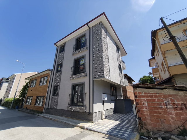 YATIRIMLIK BAHÇELİEVLER MAH.DE ARA KAT SATILIK 70 M2 2+0 DAİRE