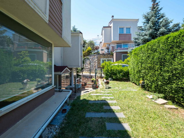 PENDİK ÇAMLIK’TA AYDOS SEKİLİ EVLER’DE  MÜSTAKİL BAHÇELİ 5+2 İKİZ VİLLA