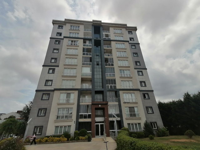 SULTANBEYLİ EMLAK KONUTTA  SATILIK 4,5+1 , BALKONLU, EBEVEYN BANYOLU BOŞ VE KREDİ UYGUN DAİRE