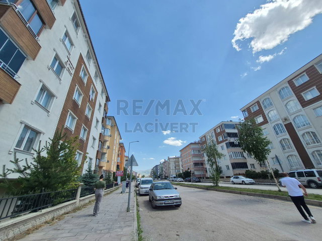 RE/MAX LACİVERT'TEN DADAŞKENT'TE SATILIK 3+1 DAİRE