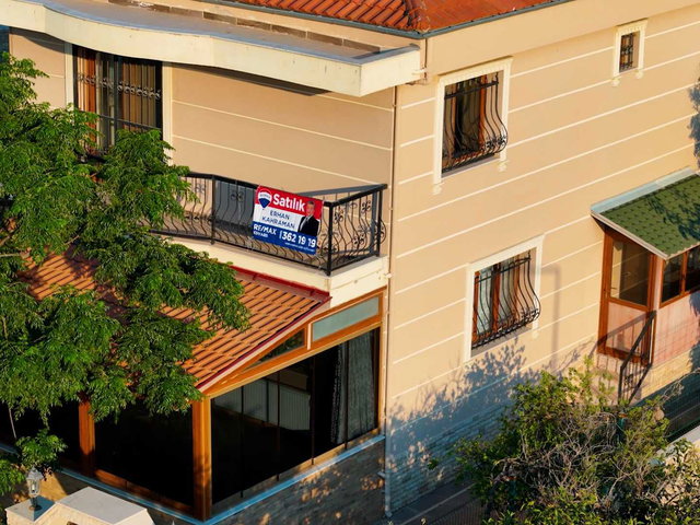 SEFERİHİSAR HIDIRLIK’TA 3+1, 240 M² BRÜT, 4 CEPHELİ BAHÇELİ VİLLA | KREDİYE UYGUN