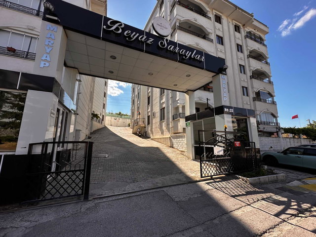 BEYAZ SARAYLAR’DA 3+1 ÇATI KATI | 145 M² NET | BOŞ, EŞYASIZ KİRALIK DAİRE