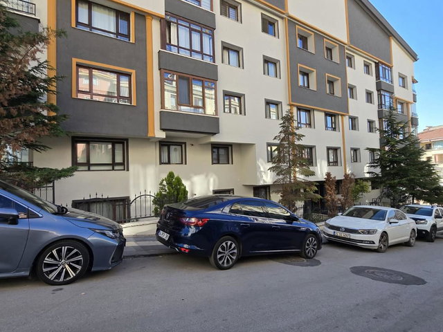 ÖVEÇLER ATA MAHALLESİNDE GENİŞ 3+1 SATILIK DAİRE