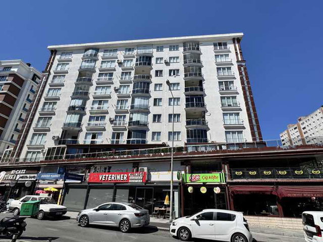 BEYLIKDÜZÜ CUMHURIYET MAHALLESI’NDE BEYAZ PARK 2  SITESI’NDE 3 +1 176 M2 ÖN CEPHE ARA KAT DAIRE